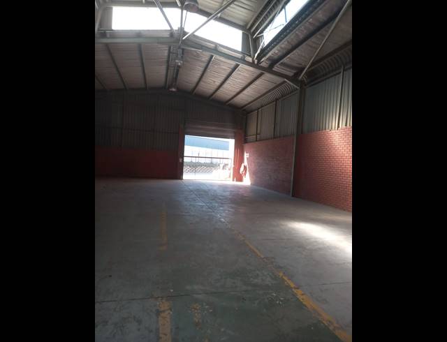 320M² OFFICE TO LET IN JET PARK